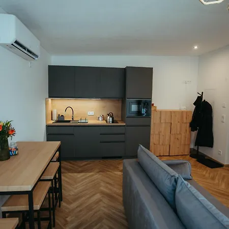 Pod Hradom S Jacuzzi A Saunou * Бардіїв