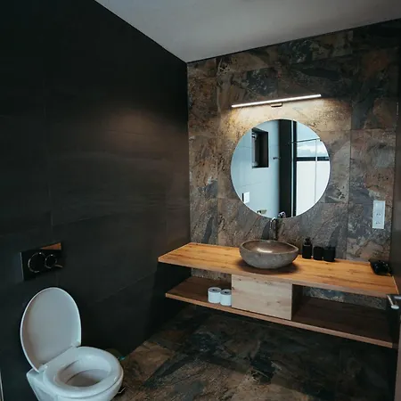 Pod Hradom S Jacuzzi A Saunou Nyaraló Bártfa