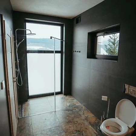 Nyaraló Pod Hradom S Jacuzzi A Saunou *